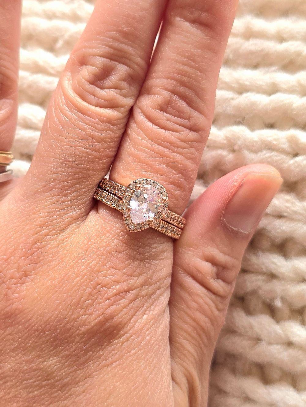 ๐NEW๐ ROSE GOLD SIMULATED DIAMOND HALO RING SET - Picture 9 of 11